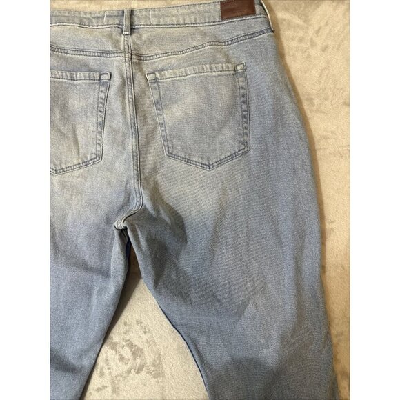 Women’ Hollister Curvy High Rise Mom Jeans Light Was Raw Hem Size 19R 34x27 NWT - Picture 15 of 16